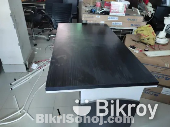 Boss table